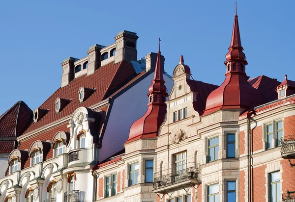 Prachtvolle historische Fassaden und Dächer. — Stockfoto