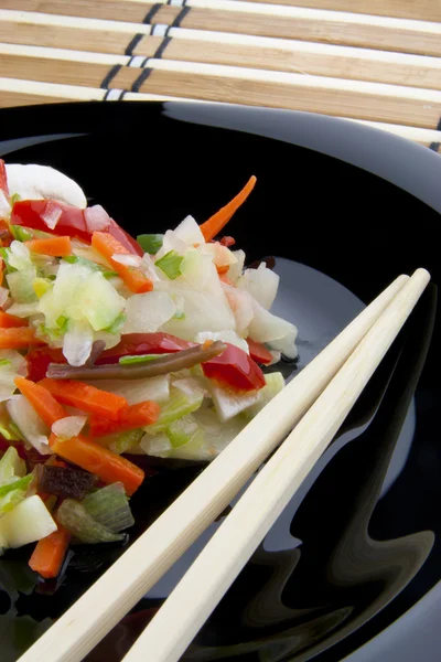 stock image Chinese vegetable mix on a black plate