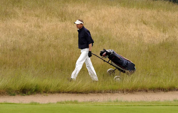 Golfista s taškou — Stock fotografie