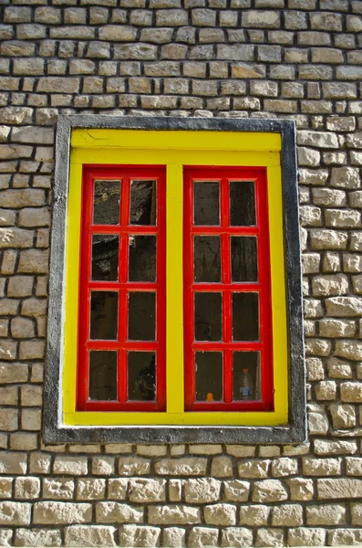 Fenêtre jaune style népalais — Photo