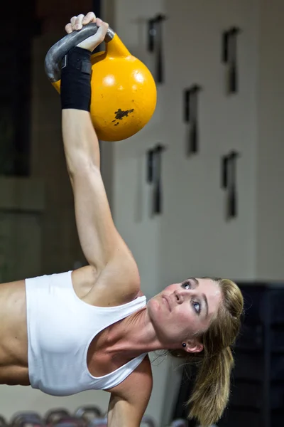 Kettlebells egzersiz — Stok fotoğraf