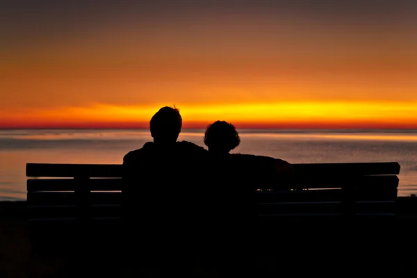 Par i solnedgången Royaltyfria Stockbilder