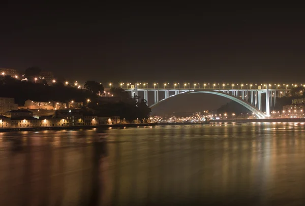 Порту ночью — стоковое фото