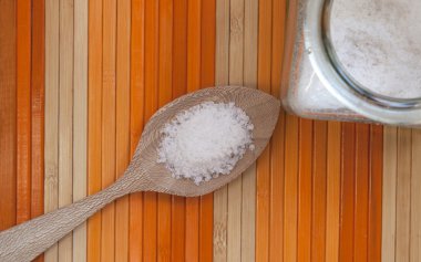 tahta kaşık deniz tuzu