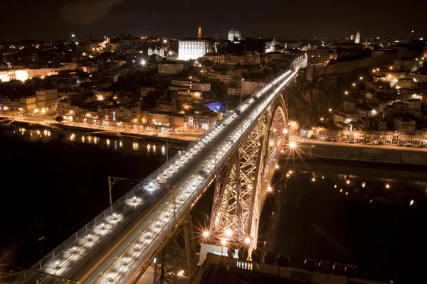 Höga Visa d. luis bro på natten — Stockfoto