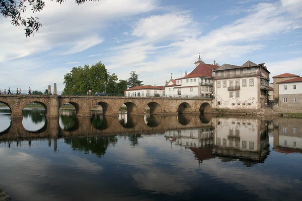 Pont et réflexion — Photo