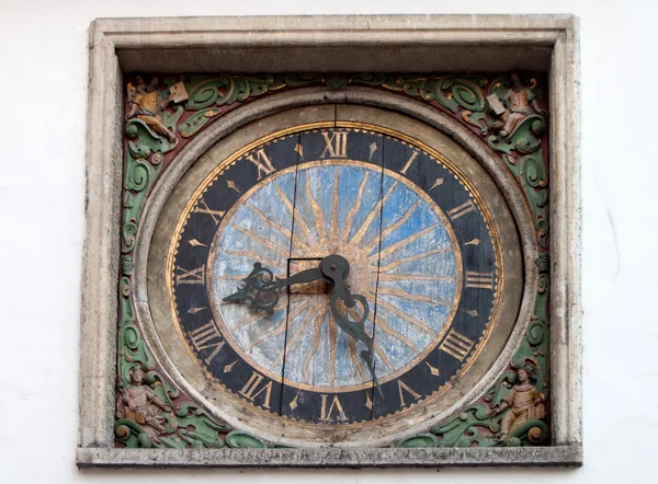 Uhr in Tallin — Stockfoto
