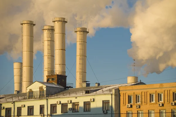 Rauchen industrieller Pfeifen Stockfoto