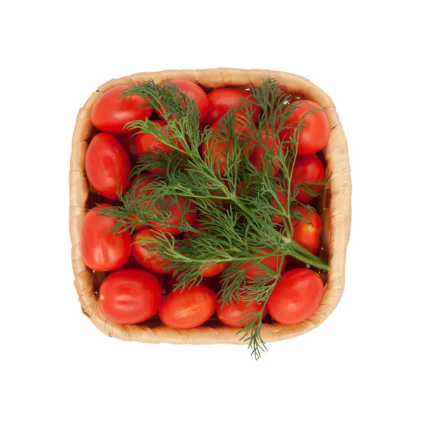 Röda tomater i en korg Stockfoto
