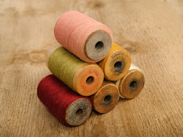 Bobbins and colored threads — Stock Photo, Image