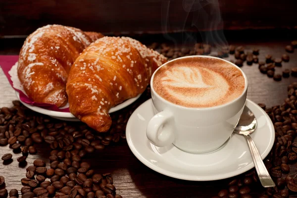 Brioches e cappuccino — Stock Photo, Image