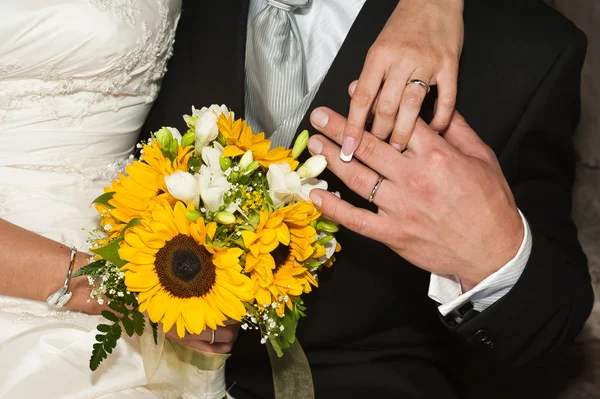 Married whit bouquet — Stock Photo, Image