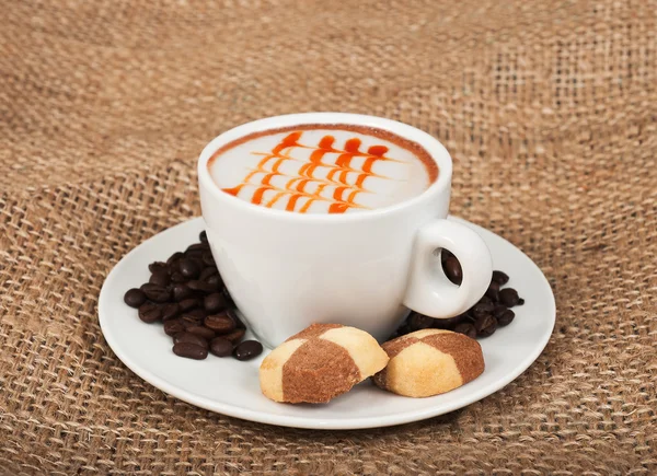 Cappuccino és kekszek — Stock Fotó