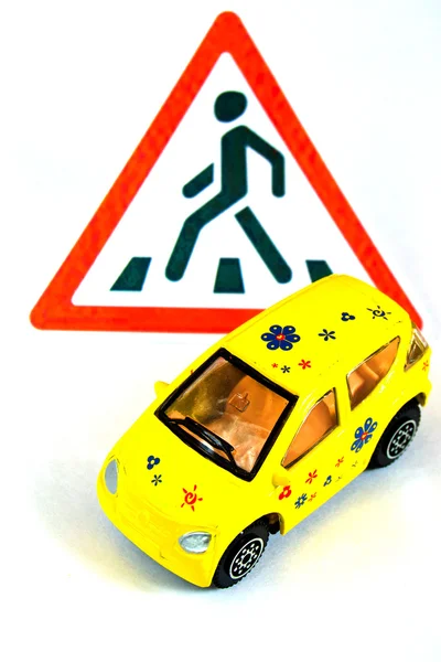 Toy car and road sign — Stock Photo, Image
