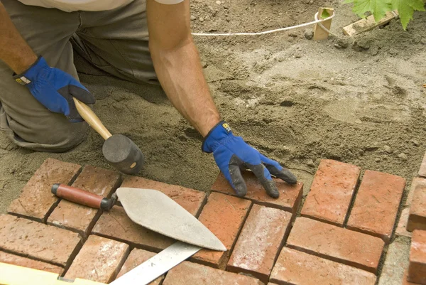 Laying brick walkway — Stock Photo, Image