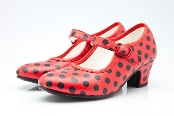 Sapatos Sevilha vermelho com bolinhas — Fotografia de Stock