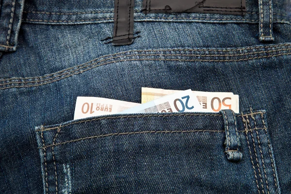Euro opgeslagen in jeans zak — Stockfoto