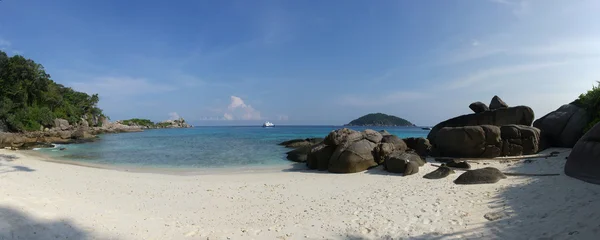 小沙滩的岛缅 — 图库照片