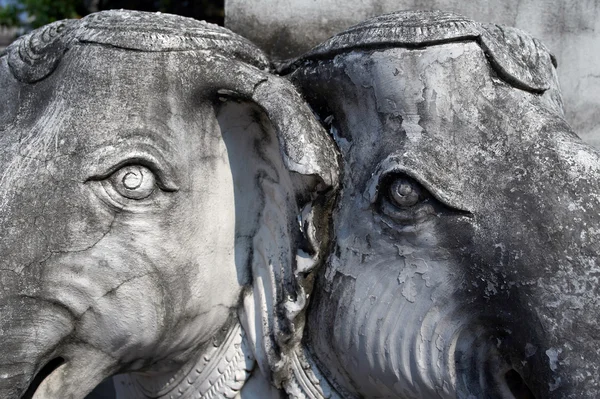 Détail des sculptures d'éléphants — Photo