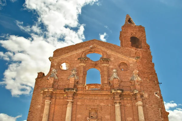 Belchite에서 버려진된 교회 — 스톡 사진