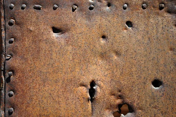 Τρύπες από σφαίρες σε μια πόρτα — Φωτογραφία Αρχείου