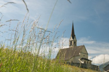 Alp manzara güzel kilise