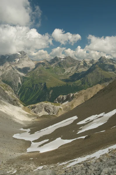 Piękny krajobraz alpejski w Engadynie, Szwajcaria — Zdjęcie stockowe