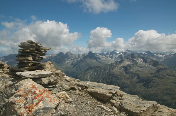 Precioso paisaje alpino en Engadine, Suiza — Foto de Stock
