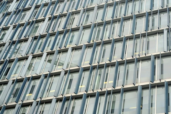 Resumen del edificio de oficinas contemporáneo en el distrito financiero de Londres — Foto de Stock