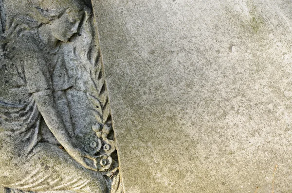 Каменная статуя на кладбище в Лондоне, Англия — стоковое фото
