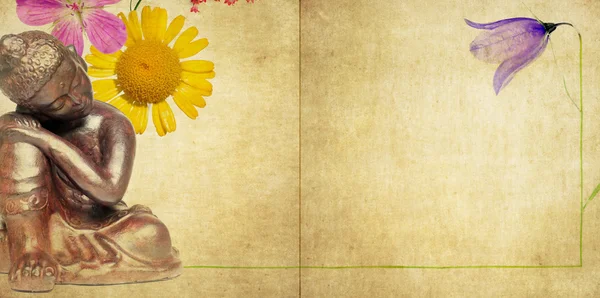 Buddha and spring flora — Stock Photo, Image