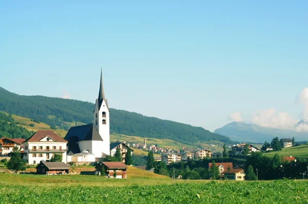 Church in alpine landscape — Stock Photo, Image