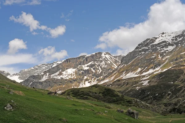 Живописний альпійський ландшафт — стокове фото
