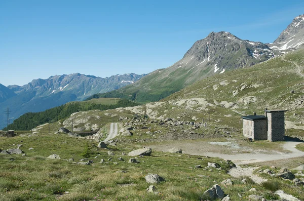 Альпийский пейзаж в ospizio bernina, Швейцария — стоковое фото
