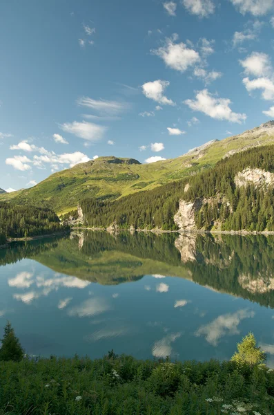 Lovely alpine landscape (Lake Marmorera, Switzerland) — Stock Photo, Image