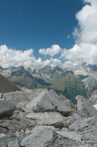 Прекрасный альпийский пейзаж в кантоне Гризонс, Швейцария — стоковое фото