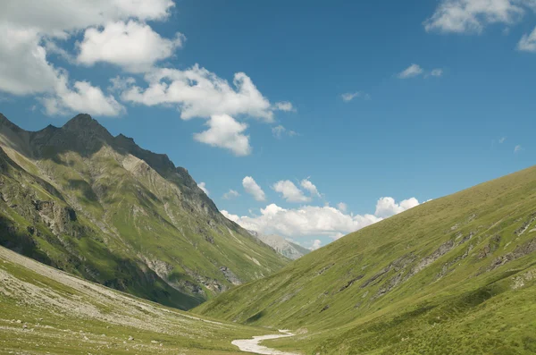 Alpine landscape in the valley of Engadine, Switzerland — Stock Photo, Image