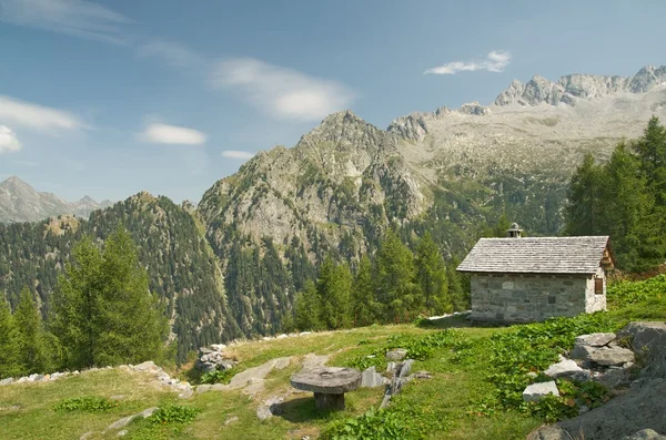 Paisagem alpina em Val Bondasca, Suíça — Fotografia de Stock