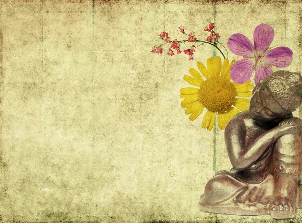 Buddha und Frühlingsflora — Stockfoto