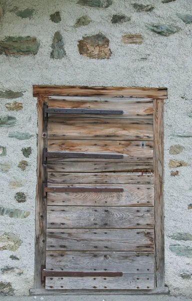 Двері в старому будинку — стокове фото