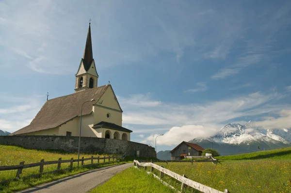 Kilise Alp peyzaj — Stok fotoğraf