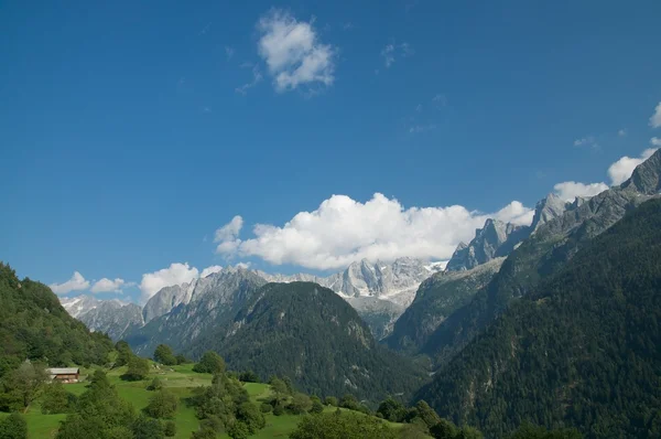 Majestic alpine peyzaj — Stok fotoğraf