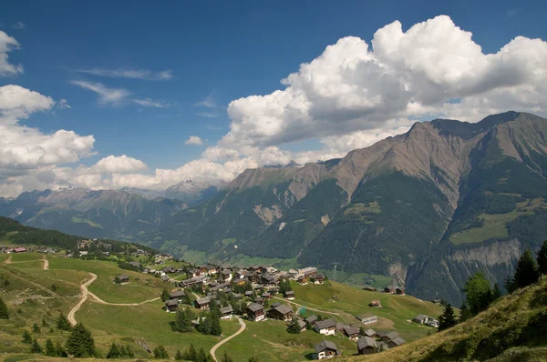 在瑞士的阿尔卑斯山的山谷 — 图库照片