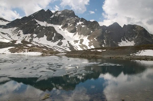 Majestätische alpine Landschaft — Stockfoto