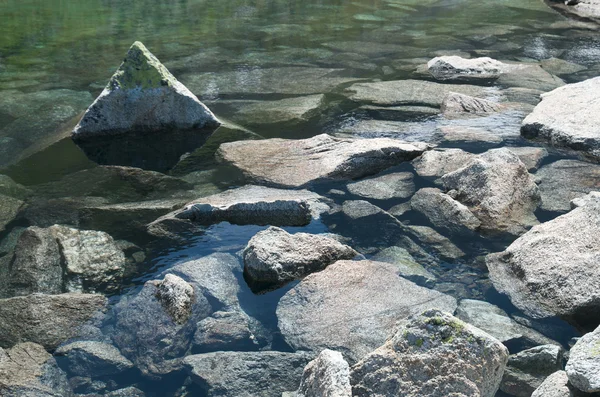 Кам'янисті озеро фонове зображення — стокове фото