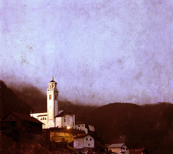 Mooie textuur afbeelding van een Zwitserse kerk op moment van de nacht — Stockfoto