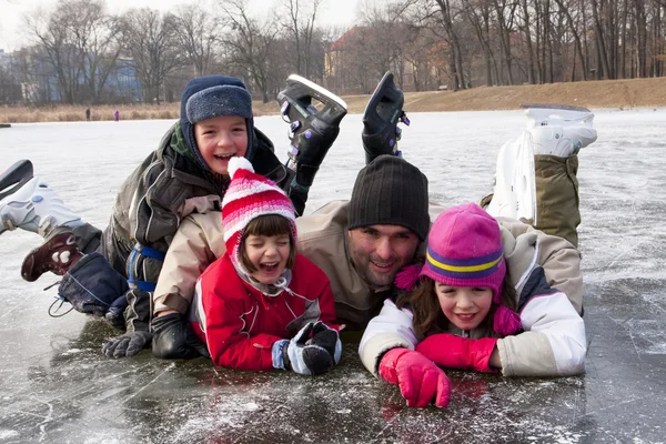 Skating father with children — Stock Photo, Image