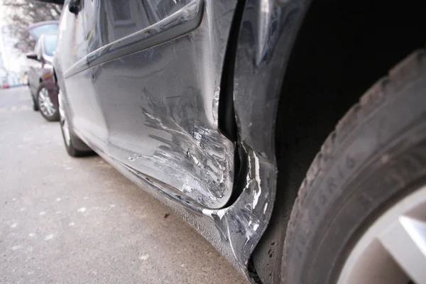Νέο αυτοκίνητο καταστραφεί σε ατύχημα. — Φωτογραφία Αρχείου