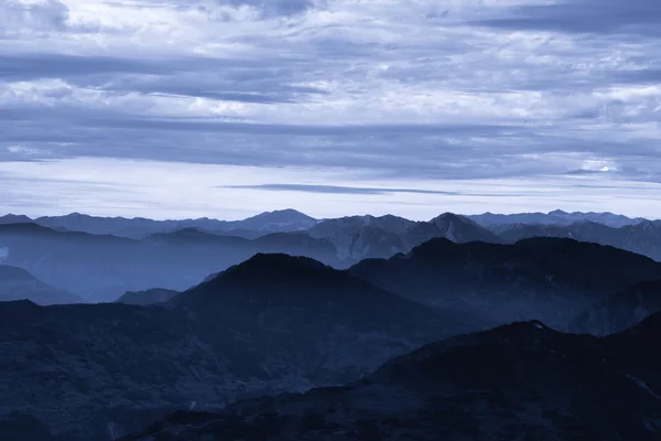 Mlžné svítání v Himalájích — Stock fotografie