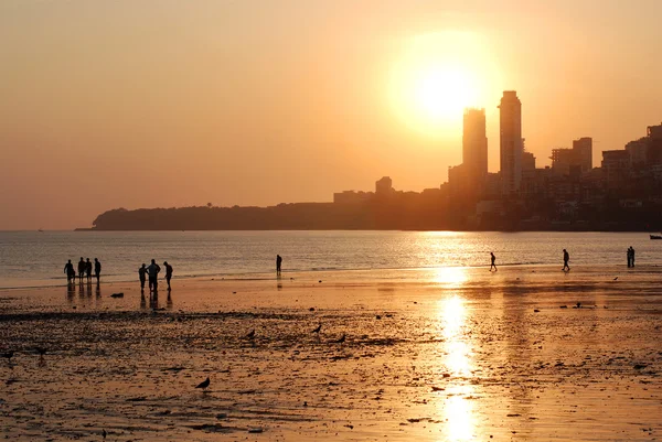 Kvällen mumbai, chowpatty beach — Stockfoto